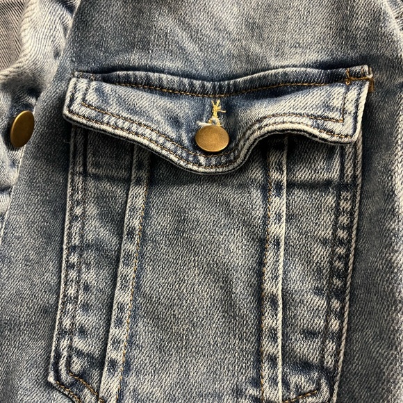 Maurices Women’s Cropped Distressed Blue Jean Jacket XSmall - Picture 3 of 9